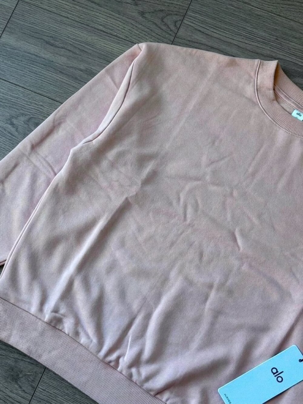 NWT ALO Yoga Accolade Crewneck Sweatshirt Pink Quartz | Size XS - Picture 3 of 8